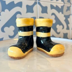 Bumble bee rain boots
